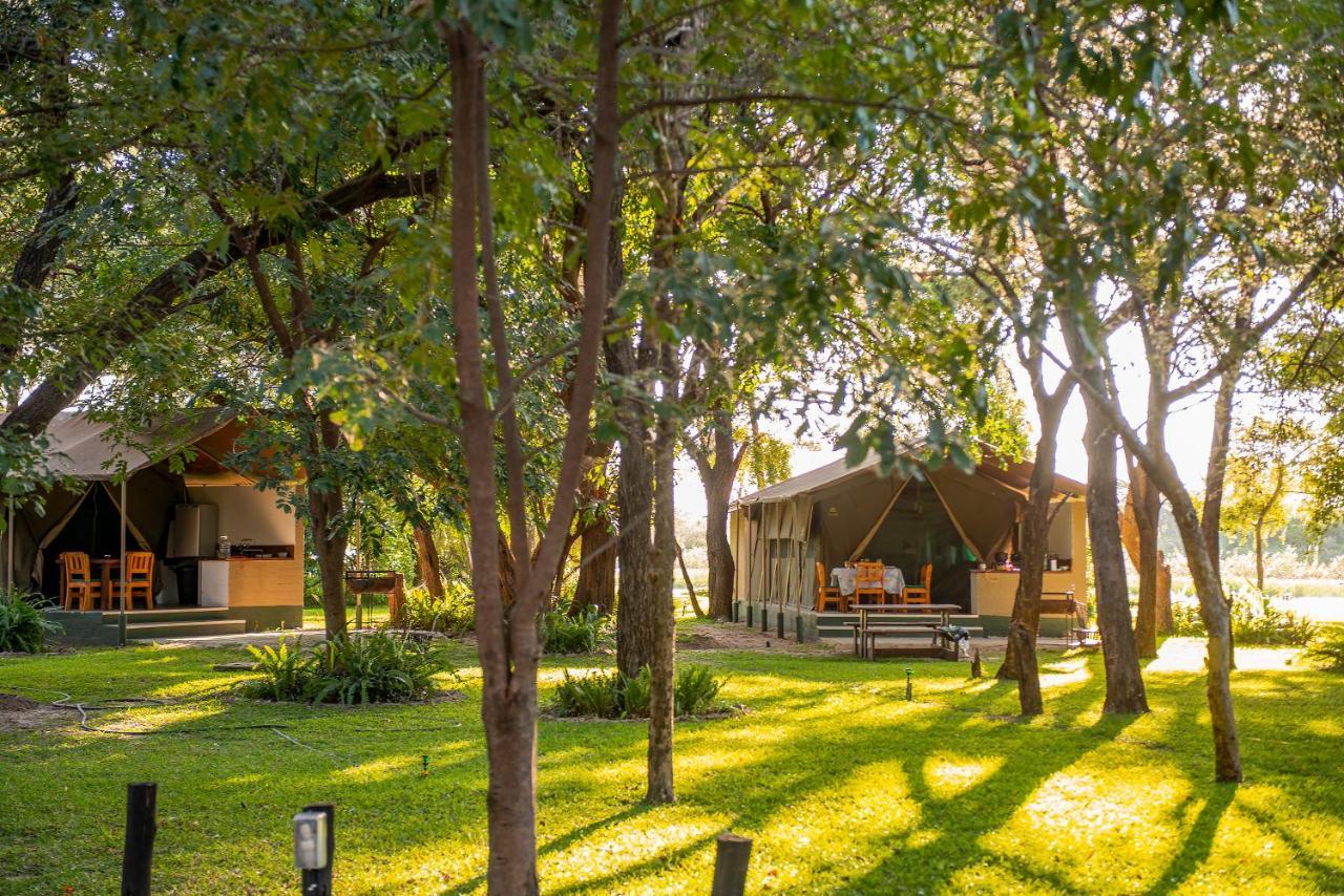 Hotel Zambezi Mubala Camp à Katima Mulilo Extérieur photo
